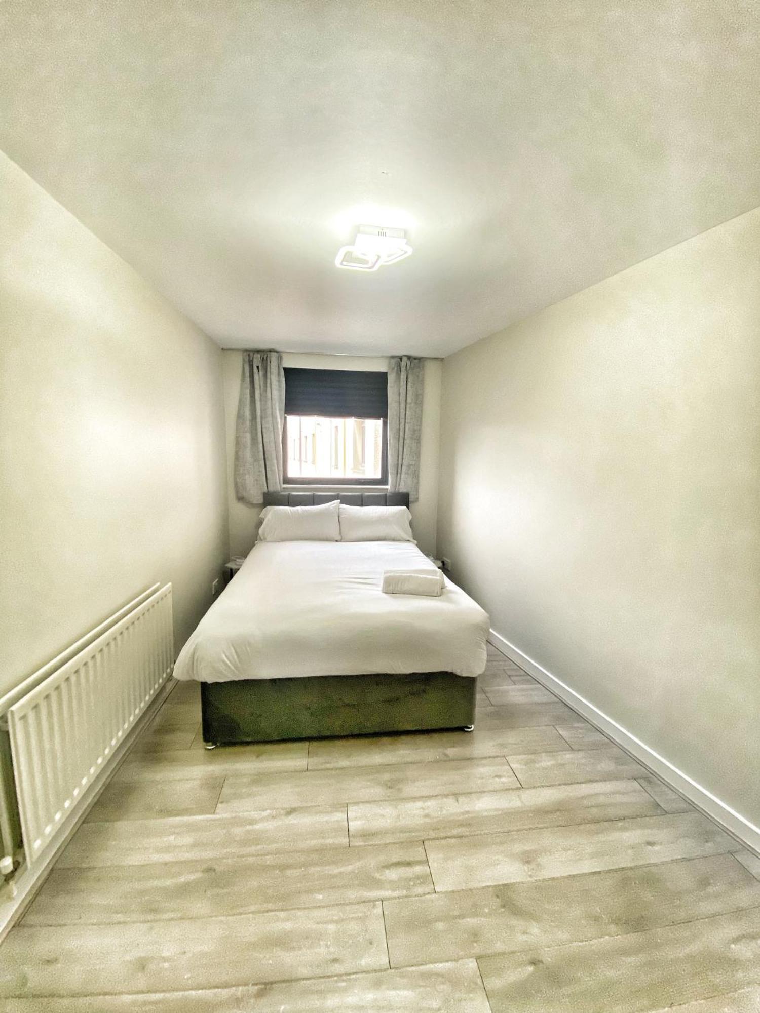 2 Bed City Centre Apt, Free Parking - Albert Clock, Customs House ベルファスト エクステリア 写真
