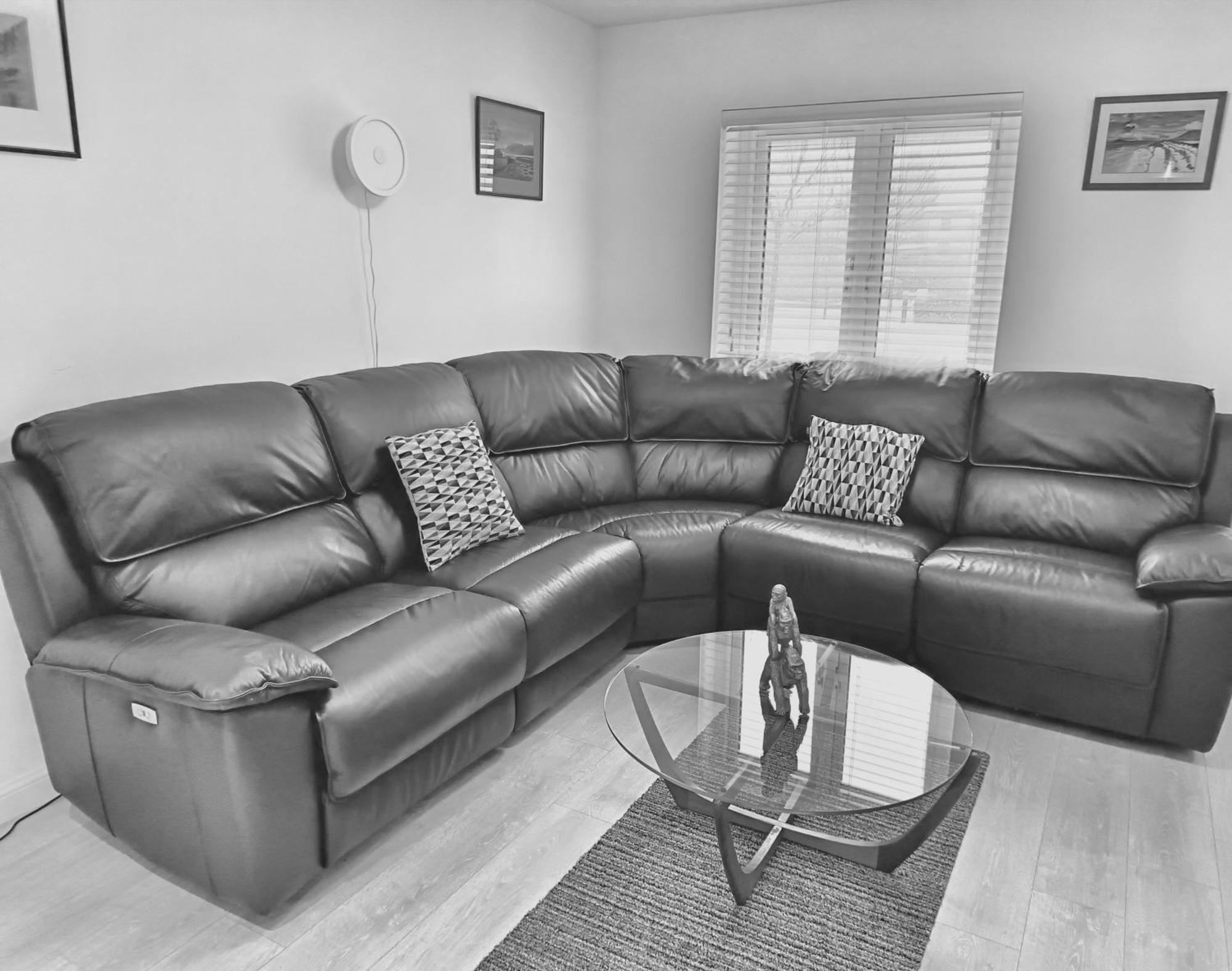 2 Bed City Centre Apt, Free Parking - Albert Clock, Customs House ベルファスト エクステリア 写真